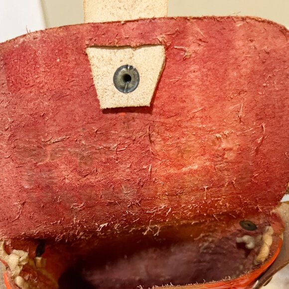 Vintage Mexican Hand Tooled Leather Floral Crossbody Shoulder Bag Purse. - Picture 8 of 10